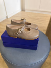 Load image into Gallery viewer, Beberlis Vintage Taupe Mary Jane (BB7)
